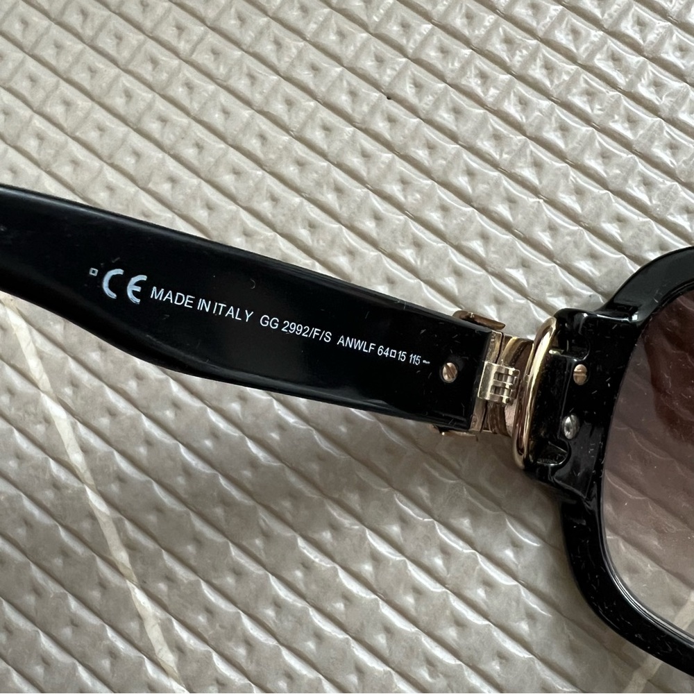 Gucci Sunglasses with Case - Picture 3 of 3